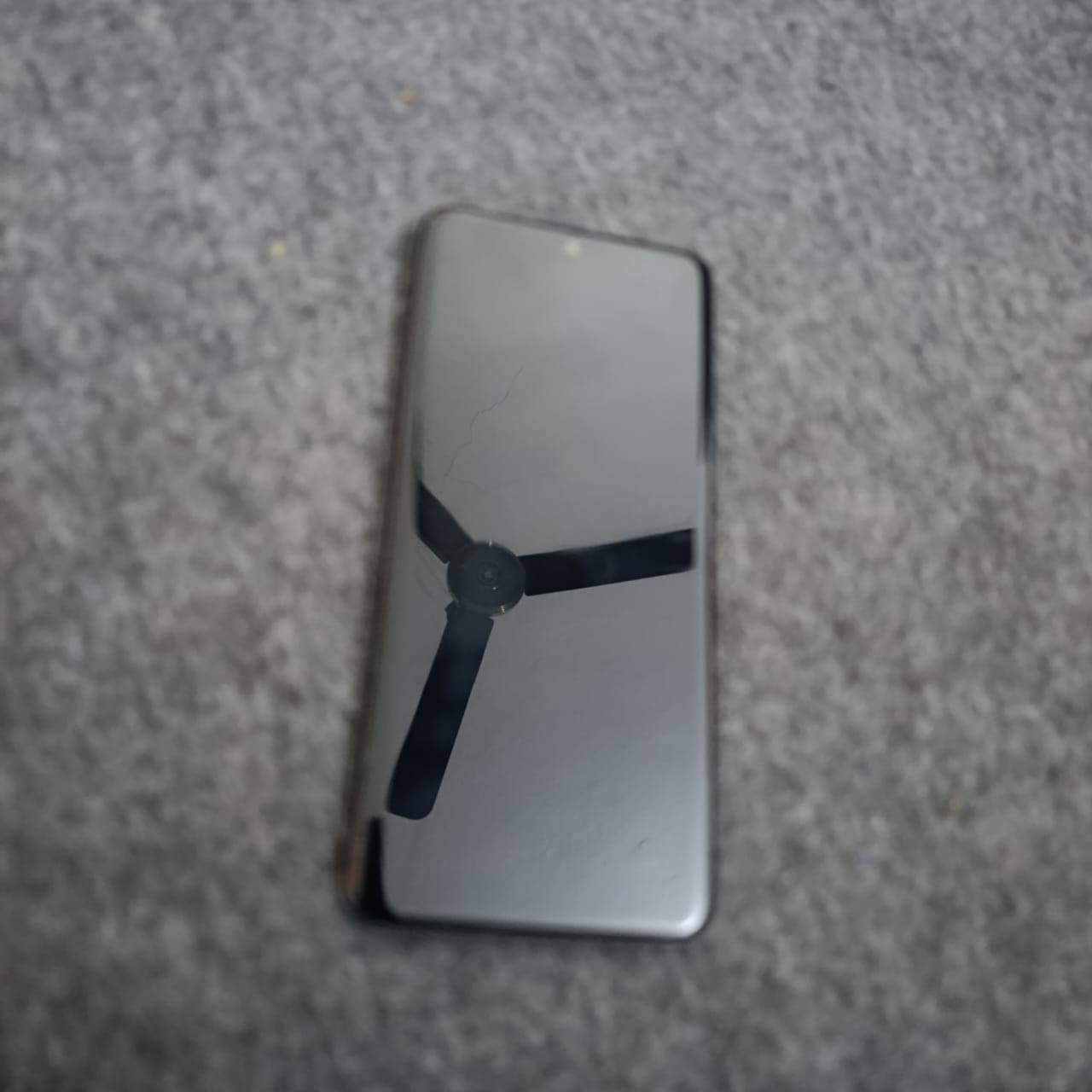 جهاز تلفون هونر 90/ذاكره 512نظيف للبيع بسعر 600وبيه مجال للاستفسار الاتصال على الرقم ***********
