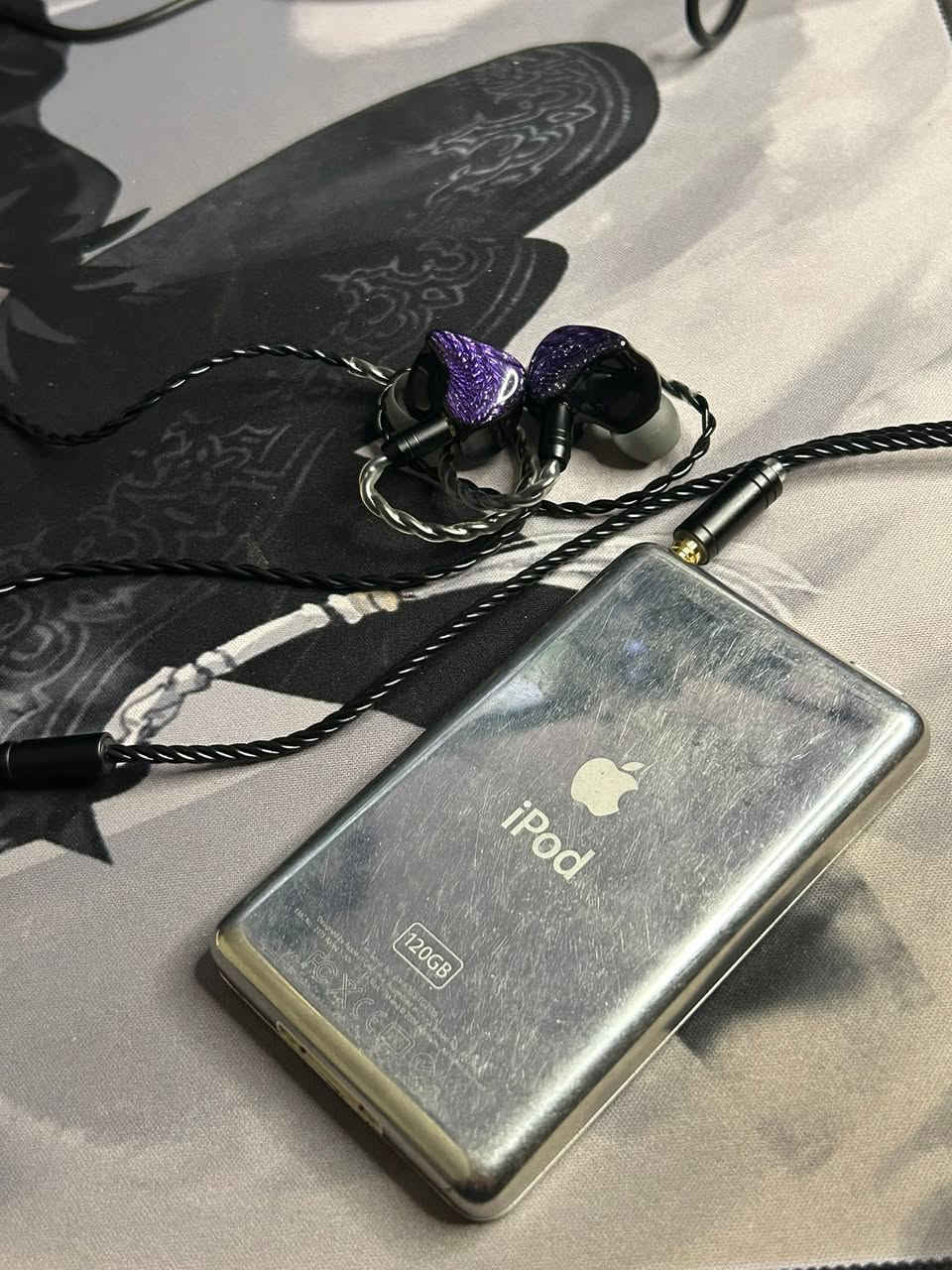 iPod classic 6.5 gen (120g)
ايبود كلاسك جيل 6.5 ذاكره 120
الجهاز نضافته 90% نفس ما موضح بلصوره وبطاريته بحاله ممتازه جداً تطول فتره طويله ومنصب عليه نضام rockbox + ثيمات هواي وتكدر تبدله للاصلي او تلغيه في حال ما تحتاجه
(بيه خط صغير نفس ما موضع بلصوره)
يجي وياه سماعات soyt مجاناً
بلوتوث للايبود airfly سعره 25
سعر الجهاز مع الairfly ب140
بدون airfly ب120 الف فقط
لجهاز انطيك بي ضمان فحص امام المندوب + استرجاع في حال تان بيه اي مشكله غير الخط الي موضح بلصورد
متوفر توصيل لكل محافظات العراق
!! للحجز والاستفسار واتساب *********** !!
