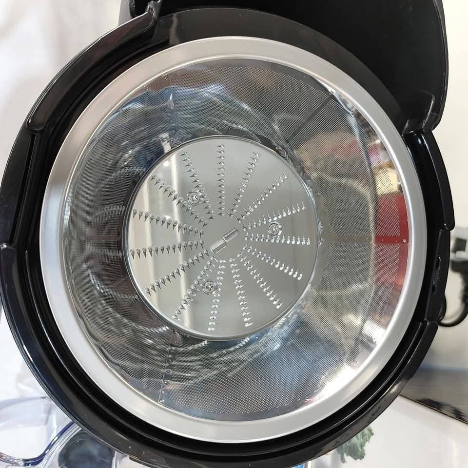 🔥 عصير طبيعي خلال ثواني! 🔥
مع عصّارة سلفر الألمانية بقوة 1500 واط استمتع بعصير طازج وصحي في البيت بسهولة 🍎🍊🥕
✅ تعصر الفواكه والخضار بسرعة عالية
✅ فتحة كبيرة تدخل الفاكهة كاملة بدون تقطيع
✅ قوة 1500 واط لعصير أكثر واستخلاص أفضل
✅ جسم ستانلس ستيل قوي وتصميم أنيق
✅ سهلة الاستخدام والتنظيف
💰 السعر: 55,000 دينار فقط
📍 العنوان: الفلوجة – حي الجمهورية
تقاطع العيادة الشعبية مقابل مدرسة الجمهورية الابتدائية
معرض الراوي للتبضع
🚚 توصيل داخل الفلوجة: 2000 دينار
🚚 توصيل لجميع المحافظات: 5000 دينار
📩 للحجز راسل الصفحة الآن أو واتساب:
***********
#عصارة #عصير_طبيعي #اجهزة_منزلية #الفلوجة #تسوق #معرض_الراوي
