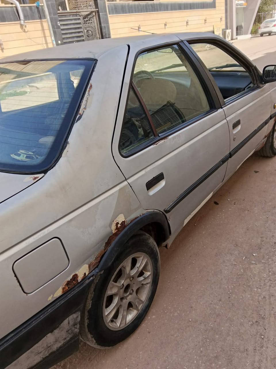 بيجو روى 2009 للبيع
14 ورقه وبيها مجال مكان النجف  السياره باسمنه 
***********
