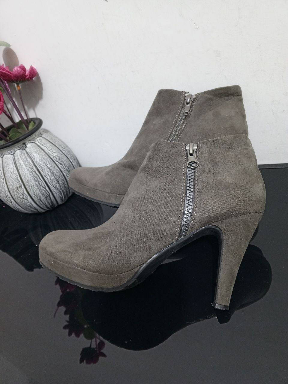 بوتات  اوربيه  ماركات  سعر القطعه10 الف

كله جديد يلمع نظافته 100‎%‎ ويحقلكم فحص الطلب وقياس القطعه  بوجود المندوب لطفا 
القياسات مذكورة تحت كل صورة 
للحجز صورة القطعه + العنوان ورقم الهاتف 

يتوفر توصيل لكل محافظات العراق


**إذا كنت صاحب هذا الإعلان وتريد حذفه لأي سبب، رجاءا أرسل رسالة إلى الدعم الفني**