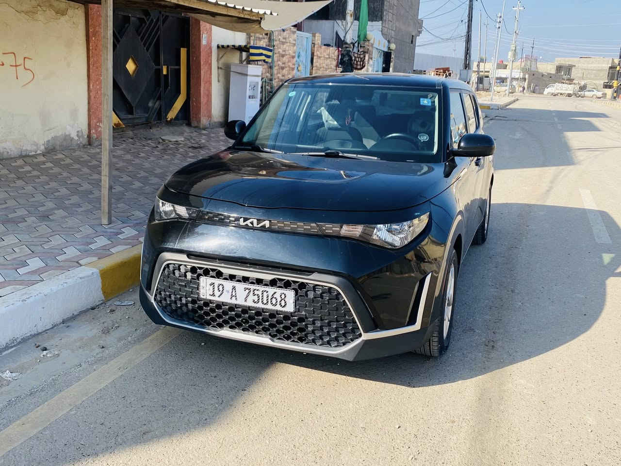 السلام عليكم
كيا صول 2023 رقم كربلاء 
فول مواصفات عدا الفتحة شاشة كبيرة
كرسي السائق كهرباء بصمة تشغيل بصمة ابواب رادار كاميرا دوارة 
حادثها بارد بالجاملغ الامامي عكس السايق وبارد بباب السايق 
بدون ايرباك كلهن سليم صور الحادث موجوده
باسمي السيارة 
تخم تاير جديد 
ماشية46 الف قابل للزيادة 
مكانها كربلاء 
السعر 146 وبي مجال 
الاستفسار ***********
