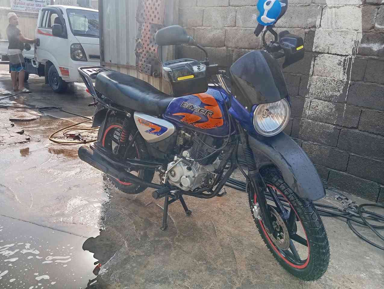 سلام عليكم دراجه بوكسر مديل2020محرك مجفت شركه لا تبخير لا تنقيص شلعه ومعدل تجي أجربها وتفحصها يمي او اذا تحب توديها الفيتر محركها يخبل كهربائيات كامله سلف هندر بيها ضوه زنون عالي ناصي بس نقصها اشاير وقبغ تانكي ما ينقفل +القبغ مال زنجيل عندي كامل ونضيف الدراجه أوراقها ضايعه اكفلك سرقه وعشاير واسويلك مكاتبه سعره750 الف وبيها مجال بصيط مكاني بغداد الزعفرانية 
***********
