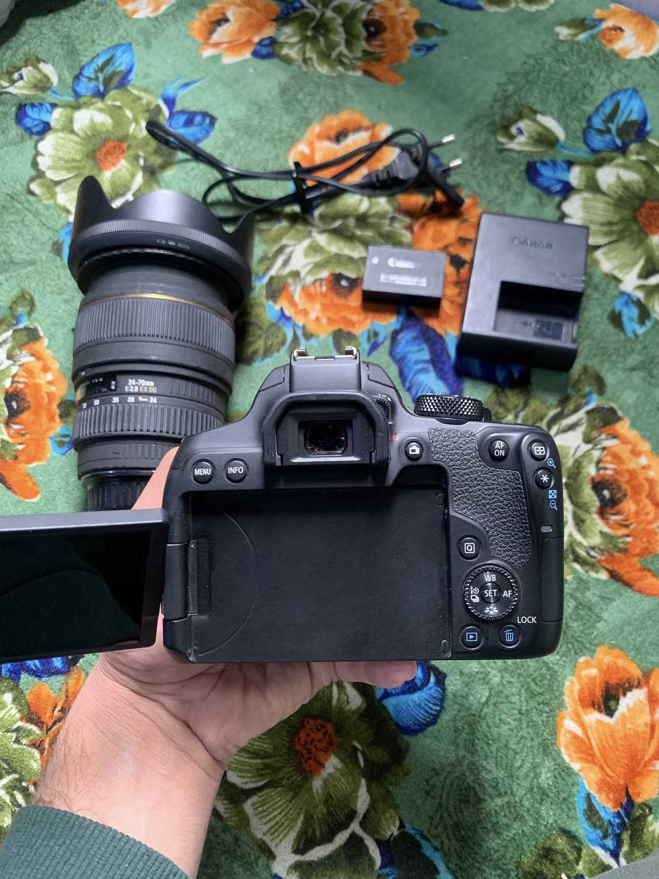 عدسة سكما ٢٤-٧٠ فتحة ٢.٨ السعر ٦٥٠ وبيها مجال
كانون 850 d  السعر مليون وبيها مجال اخذتها من وكالة شركة كانون


**إذا كنت صاحب هذا الإعلان وتريد حذفه لأي سبب، رجاءا أرسل رسالة إلى الدعم الفني**