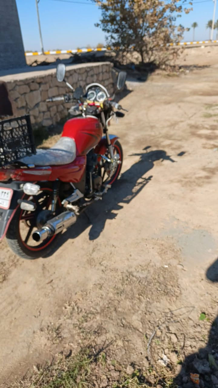 سلام عليكم سايم للبيع مابي اي نقص مسجل رقم وسنويه موديل 14 مكاني جزيره الخالديه سعره مليون و100 وبي مجال ***********
