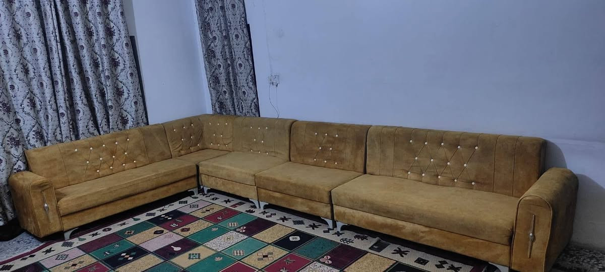 ديوان ١١ مقعد نظيف اي ضرر مابي للاستفسار خاص او الاتصال على الرقم ***********
