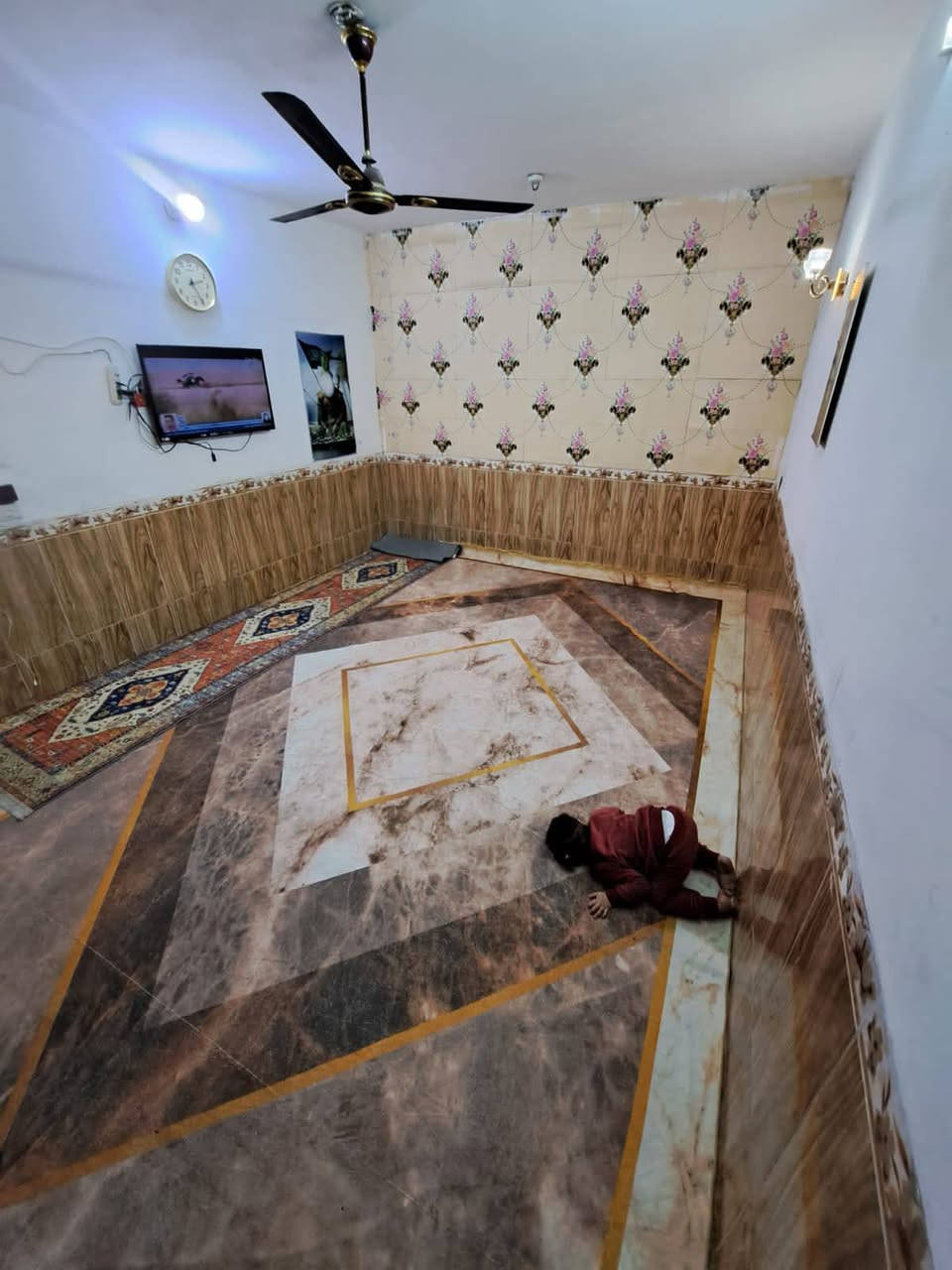 عندي بيت رهنيه 50متر قاطين
مدخلين استقبال و مطبخ حمام توليت داخلي وخارجي غرفه نوم كبيره 
البيت جديد وجاهز للسكن رهنيه 20 مليون واجار 100الف 
وقابل للتفاوض *********** بي واتساب 
العنوان الشعله شارع ابو طياره الشارع مقرنص
