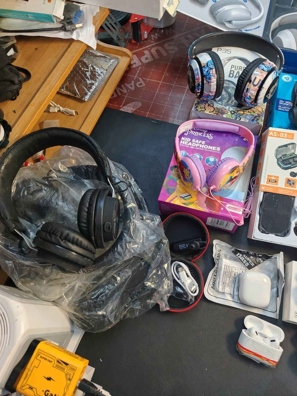 شلعة ايربودات وهتفونات للبيع وياهن 5قطع هدية


**إذا كنت صاحب هذا الإعلان وتريد حذفه لأي سبب، رجاءا أرسل رسالة إلى الدعم الفني**