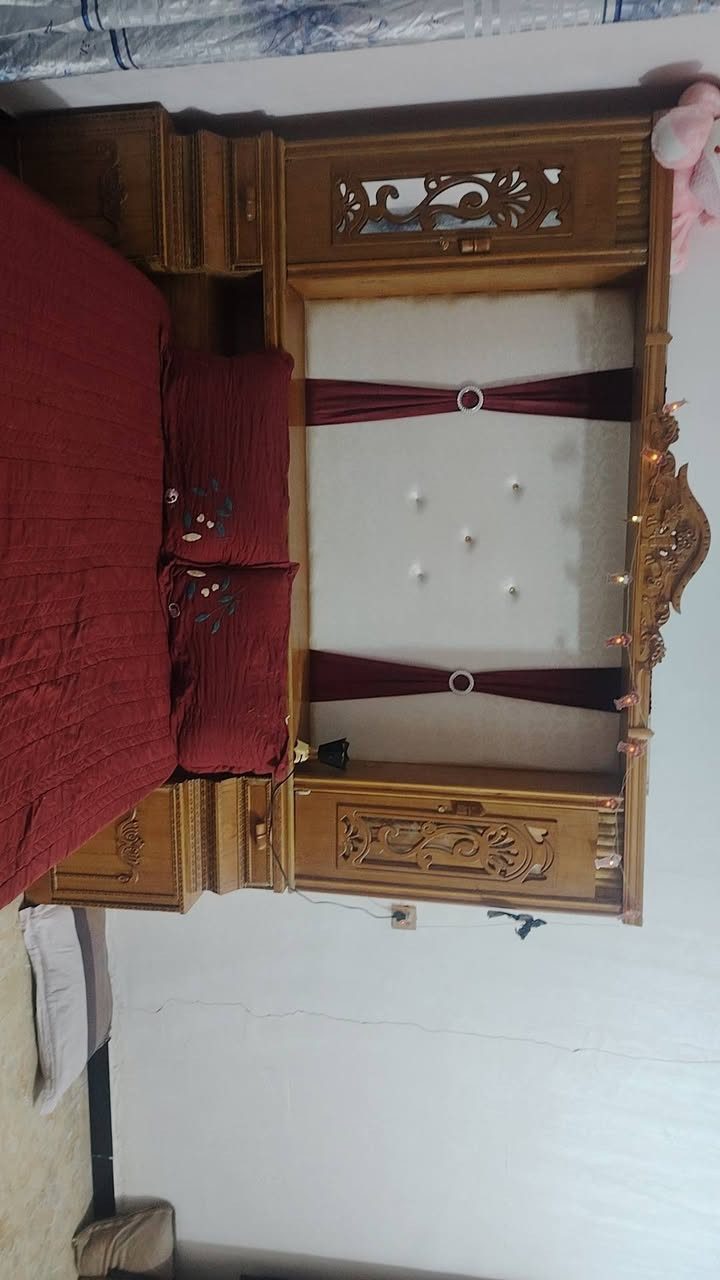 السلام عليكم من رخصت ابو الكروب عندي غرفتين للبيع جديدات او نضيفات امانه الله مابيهن خلل بس غرفه وحده مرايتها مكسوره للاستفسار التواصل عله الواتساب ***********
