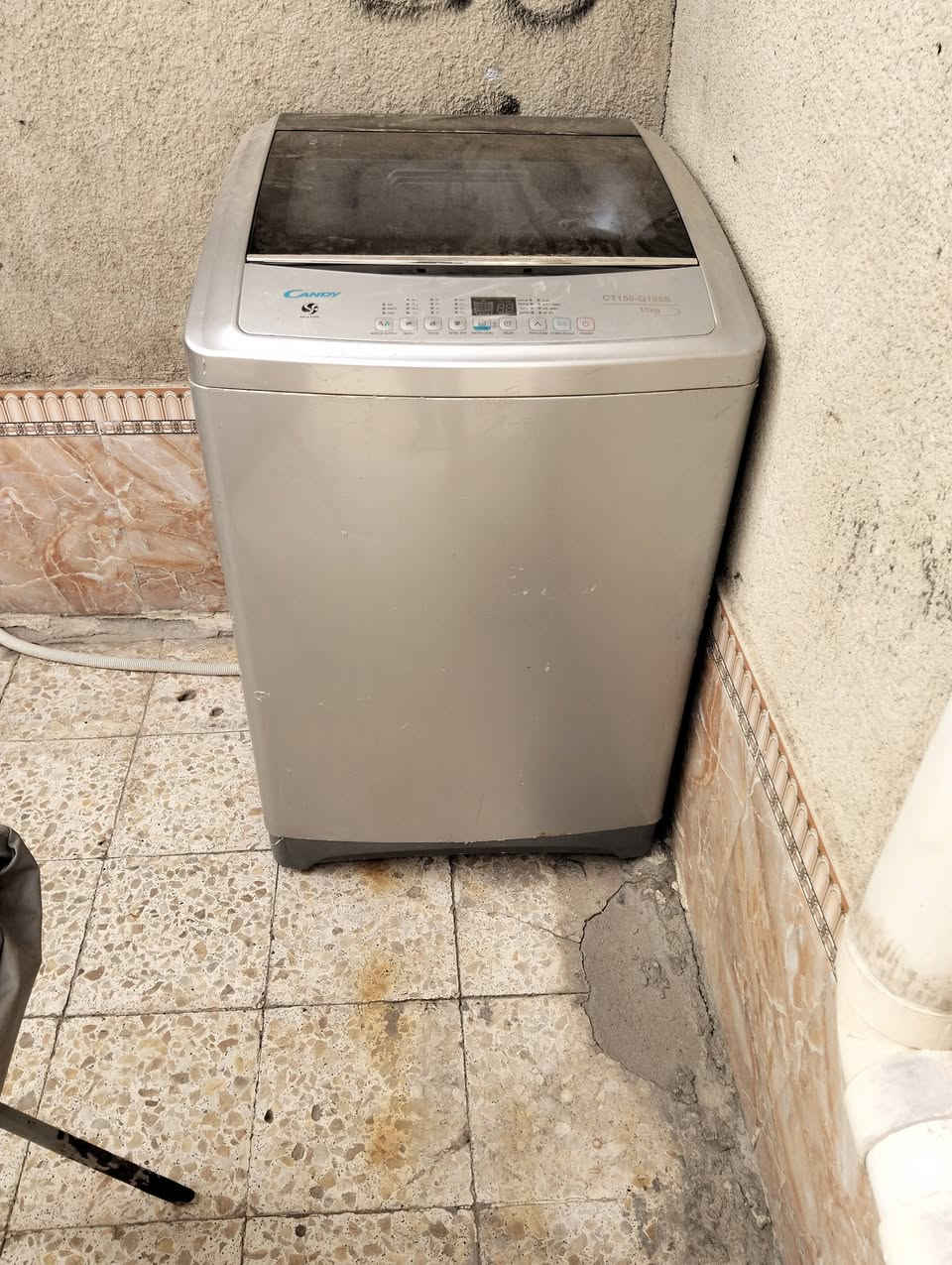 سلام عليكم لبيع الي يريد غراض رسلني وتساب رقمي ***********
