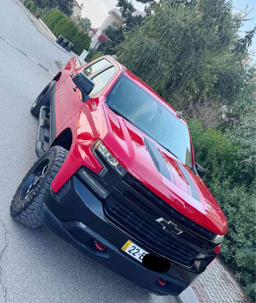 السلام عليكم

رجاء قراءة كافة التفاصيل ومشاهدة الصور والشراي يتصل واتشرف بالجميع 

موقع السياره اربيل // 

رقم اربيل // 

بودي قصير باب طويل المرغوب طبعا 

لون احمر ناري مميز حدا جدا بالواقع اجمل من الصور 

فئة ال ترايل بوس // Z71 

موديل 2021 محرك 5300 ال 8 سلندر 

جديدة جدا السياره 

ماشيه فقط 

((28 )) الف m 

فور ويل 4X4 

هاندبريك بصمة 

شغال عن بعد 

تبريد امامي خلفي 

باب البودي كهرباء 

غطاء بودي اصل 

دوسات جانبية 

كتلوكات بلاديه 

ويل وتاير مميز نص جبلي بدون وحيف طبعا 

السيارة نصبه ماشاء الله شي مو طبيعي كلش حلوه للامانه 

الضرر واضح بصور امريكا المنشوره 

فقط جاملغ بيه مكانين بارد يعني نفسه الاصلي راجع وقطعتين بخ كلير امريكي فقطط يعني ينشال بكل سهوله بدون داخل بدون ايرباك شرط الفحص كل السياره 

السعر 288 ورقه فقط مجاله جدا بسيط حق الجيه 

الي يحب ادزله فديو بي كل التفاصيل يراسلني عل واتساب وبالخدمة واتشرف بالجميع 

للاتصال 

*********** أربيل, العراق
