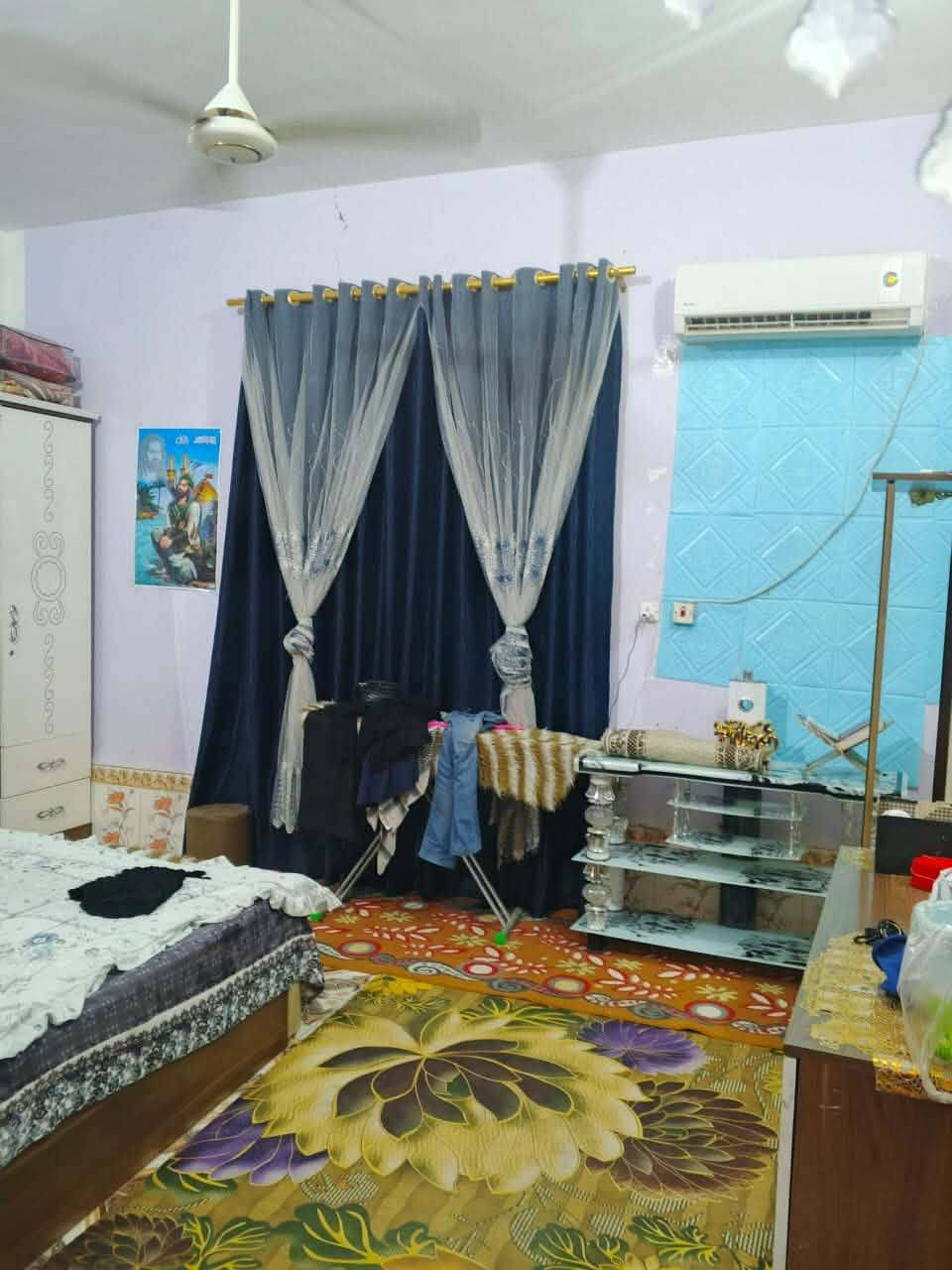 بيت للبيع  طريق غراف ناصريه
مقابيل الملعب الاولمبي الجديد 
ال زيرج 
مساحة البيت  800 متر زائد كاع 2000 متر 
بناء طابوق 
يحتوي على 3 غرف نوم و عدد صالات 2 وصحيات 3 وحمامات 
2 خارج او داخل 
او ديوانية طول 12 متر
مطابخ عدد 2 حار او بارد
كهرباء ثري فيز خط مولد
ماء اساله
السعر  الكلي مع الكاع  90
او بيه مجال
لشراي 
***********
