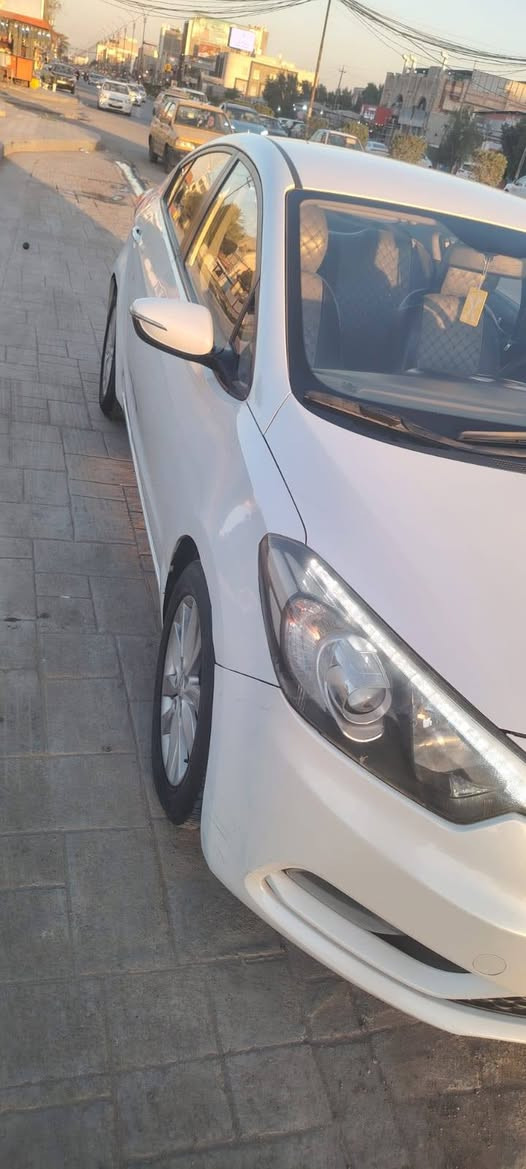 السلام عليكم.
كيا سيراتو 2016

خليجي  رقم بغداد.

مواصفات تحكم ستيرن جيهتين

لد امامي..بلاجكتور مرايت شفط 5 ويلكب يدات نيكل داخل لونين ساحبه حاكيه

لون ابيض صدفي

سياره مكفول من فتح وتبديل فقط بارد  قليل هلال جاملغ  الامامي / حالوب قماره شي قليل مبين

ماشيه ١٣٢ الف فقط

محرك ١٦٠٠

السعر ١٢٠ وبيه مجال/***********
مكاني بغداد حي الجهاد
