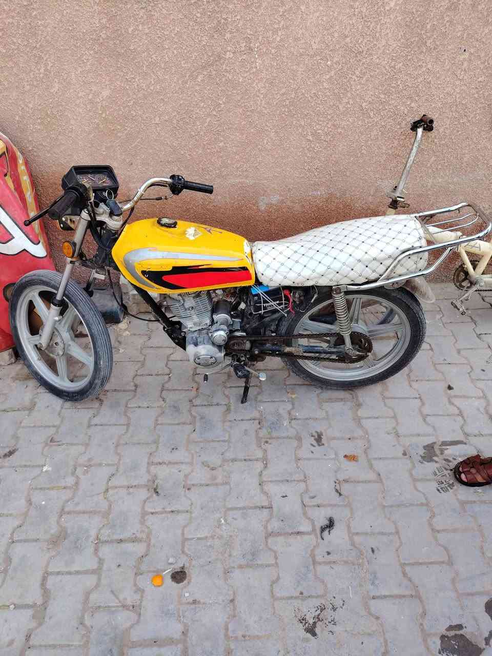 السلام عليكم درجة سيفان خمسه كير لبيع  كلك  بدون الأوراق  كامل شغل درجه نضيفه كله شغاله كهربائيات شغاله المكان ديالى بعقوبه التحرير السعر (275)وبيه مجال  الرقم ***********
