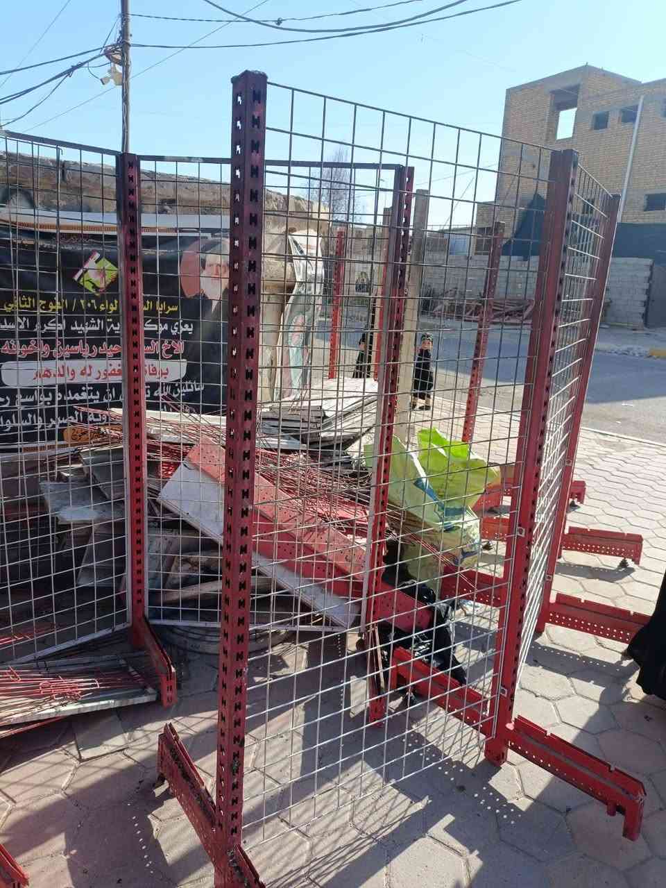 رفوف مالت مواد غذائيه   للبيع
طول 20 متر 

***********
