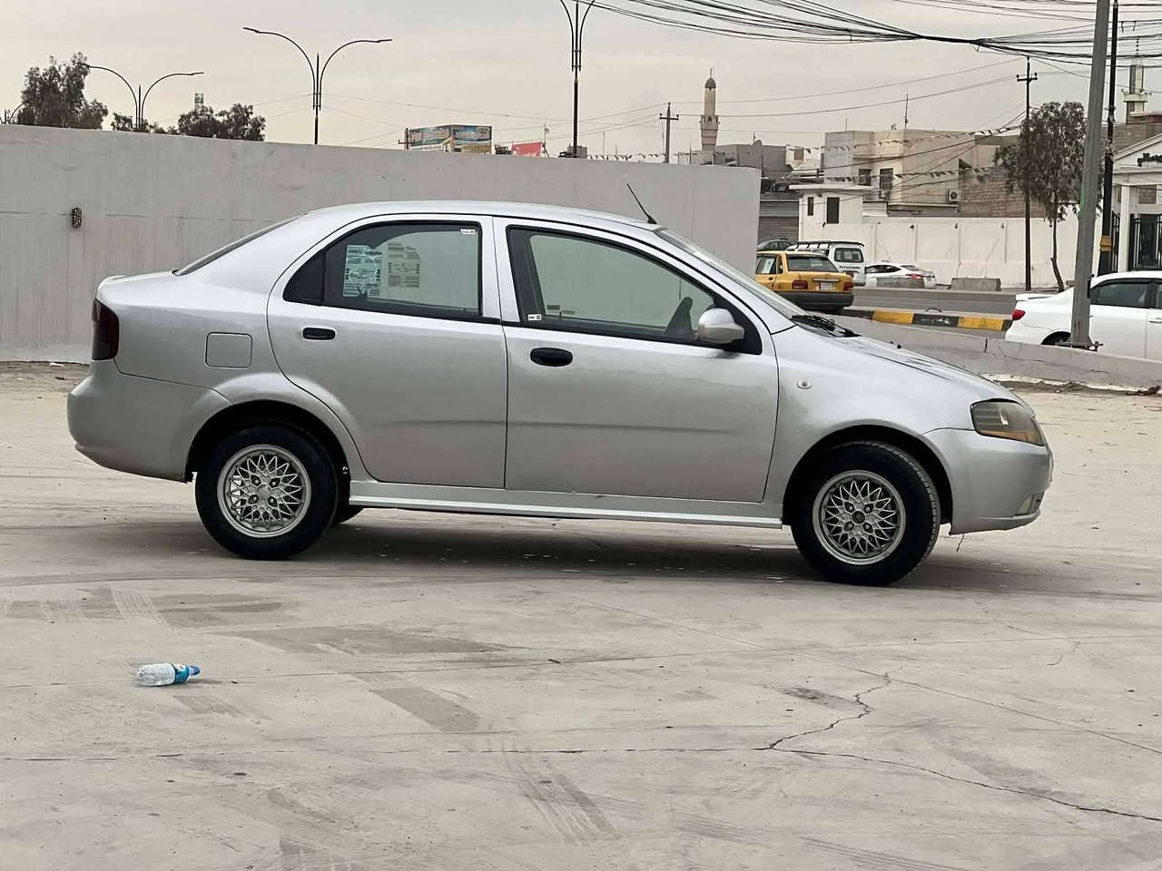 للبيع نقد فقط
افيو 2005
كير توماتيك 
شاشه 
كامره 
محرك استرى 
جامات كهرب 
كير ومحرك شرط 
رقم وسنويه جديده 
اربع قطع صبغ  ابيع  عام 
السعر 💸 50💸 وبيها مجال 
مكان السياره موصل 
التواصل على الارقام
***********

***********
