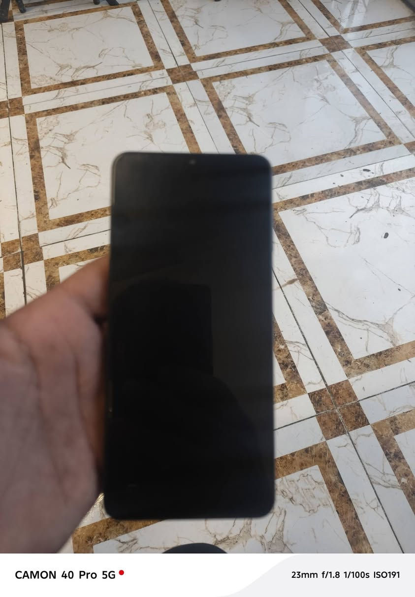 السلام عليكم عيني جهاز A12 جهاز نضافته مثل ما بالصوره مبدل بي فقط شاشه فقط شاشه
الجهاز ذاكره 64 
كلشي بيشغال بصمه اصبع جانبيه وبصمت وجه 
اما بنسبه للكامره الاماميه من شديت الشاشه ابو الصيانه مامنضفلي الكامره الاماميه 
لذالك مغوشه فقط الكامره الاماميه مغوشه اوتكدر يم اي ابو صيانه ينضفلك اياهه 
يدعم شريحتين سيم كارد الجهاز جداً راقي غني عن التعريف اوقوي مال كراب 
مكاني البصره شط العرب الحزيره سعره 75 
متوفر خاص او واتساب 7770708676


**إذا كنت صاحب هذا الإعلان وتريد حذفه لأي سبب، رجاءا أرسل رسالة إلى الدعم الفني**