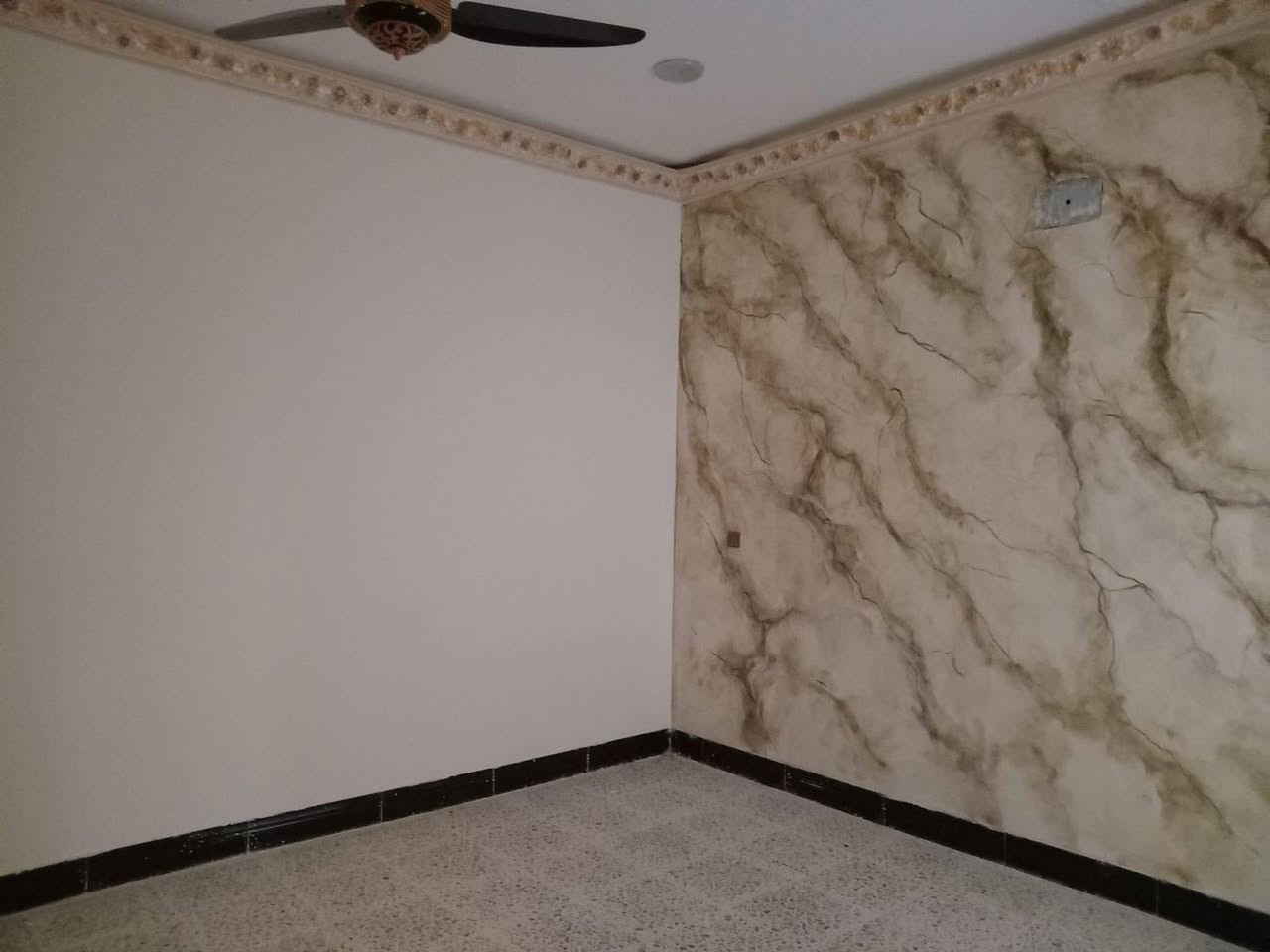 🏡 بيت للبيع - الفلوجة / جبيل 🏡
📍 المكان: الفلوجة - جبيل - خلف مجمع الرحاب 8 
📍 قريب: 8 بيوت عن شارع السد العام
📐 المساحة: 125 متر 
📏 الواجهة: 6.25 متر | النزال: 20 متر

🏠 المواصفات:
- غرفة واحدة + ديوانية + صالة + مطبخ
- حمام داخلي + حمام خارجي
- بناء بلوك حديث

📄 زراعي سند 25
💰 السعر: 55 مليون وبي مجال بسيط

المميزات: موقع هادئ وقريب على الشارع العام
للتواصل واتساب فقط: ***********

البيع مباشر والصور على الطبيعة 👇

