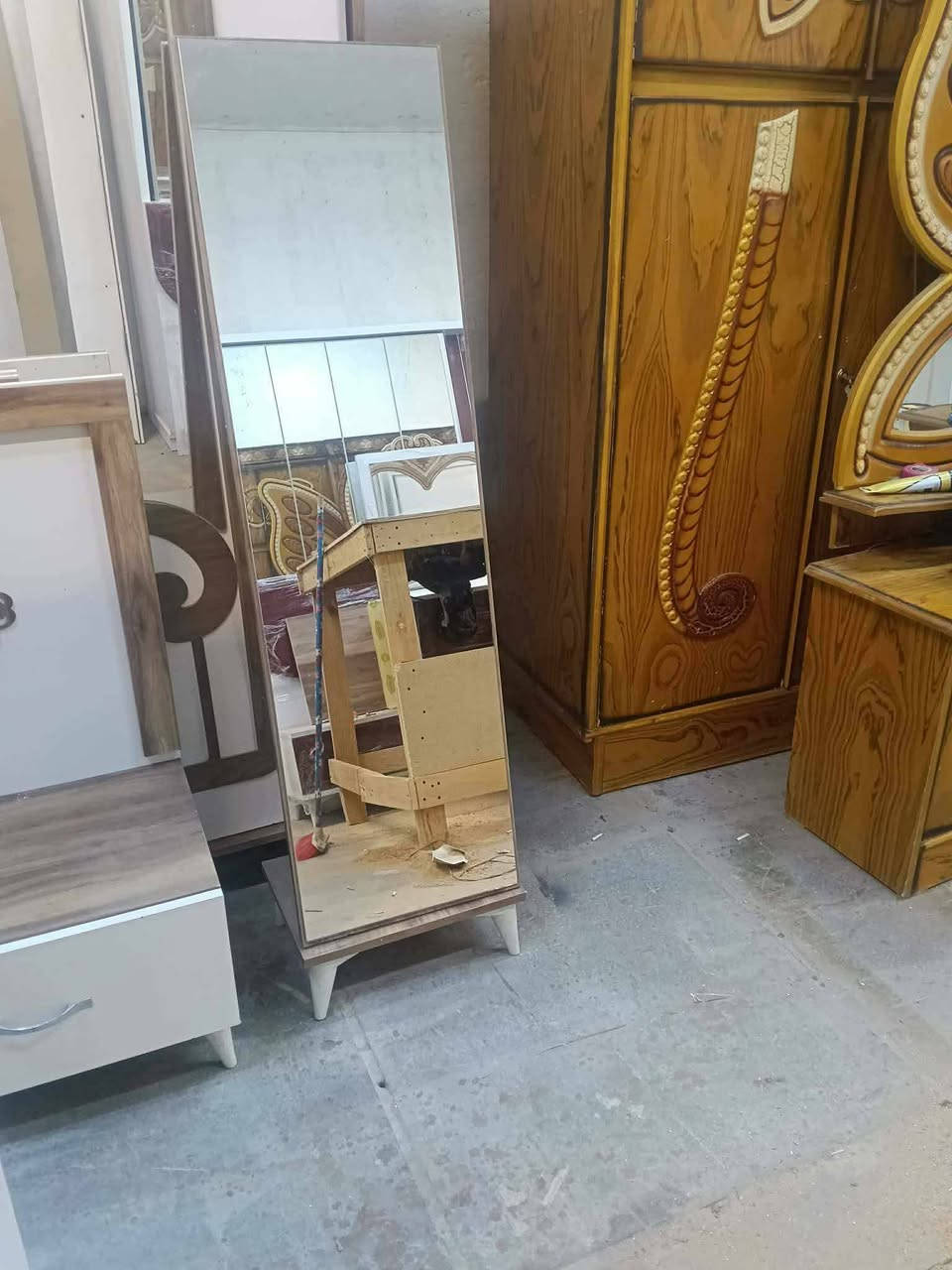 غرفه تركي 6قطع.نظيفه جدا شخطه ما بيها السعر380مع شد ونقل الحجز واتس***********
