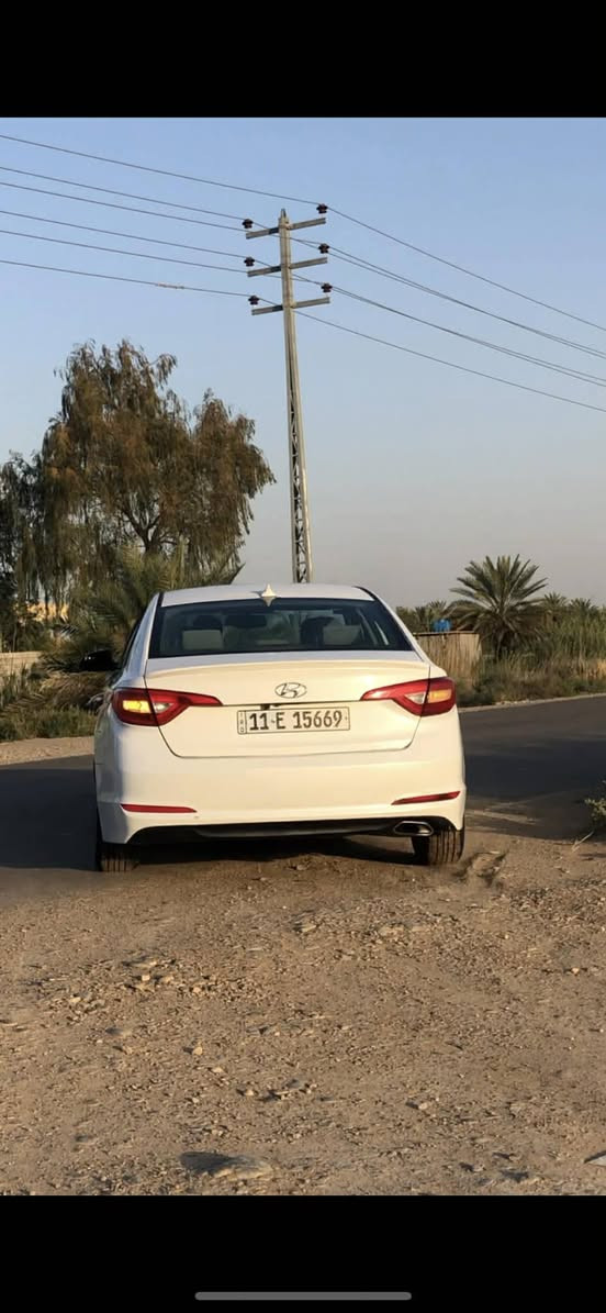 السلام عليكم
سوناتا موديل ٢٠١٦ أمريكي 
محرك مفتوح معلي بيه كازكيت راح الدوانز
حادثه قبق جنطه وجاملغ خلفي وبيه تصحليح بسيط بالحوض القماره بيه تكشير قليل 
نص الباب الخلفي عكس  السايق بيه تعديل حار 
خشم البنيد شبر بيه رش صبغ بسبب التكشير
 سياره نشطه ونضيفه 
رقم بغداد الجديد
تحويل مباشر 

شاشه اندرويد
تحكم ستيرن
٣ انضمه قياده
گير ٦ نمره
تخم تاير قبل شهر شاده

السعر 112 وبيه مجال 
مكان السياره الصويرة 
قرب  المعارض
للاستفسار
***********
