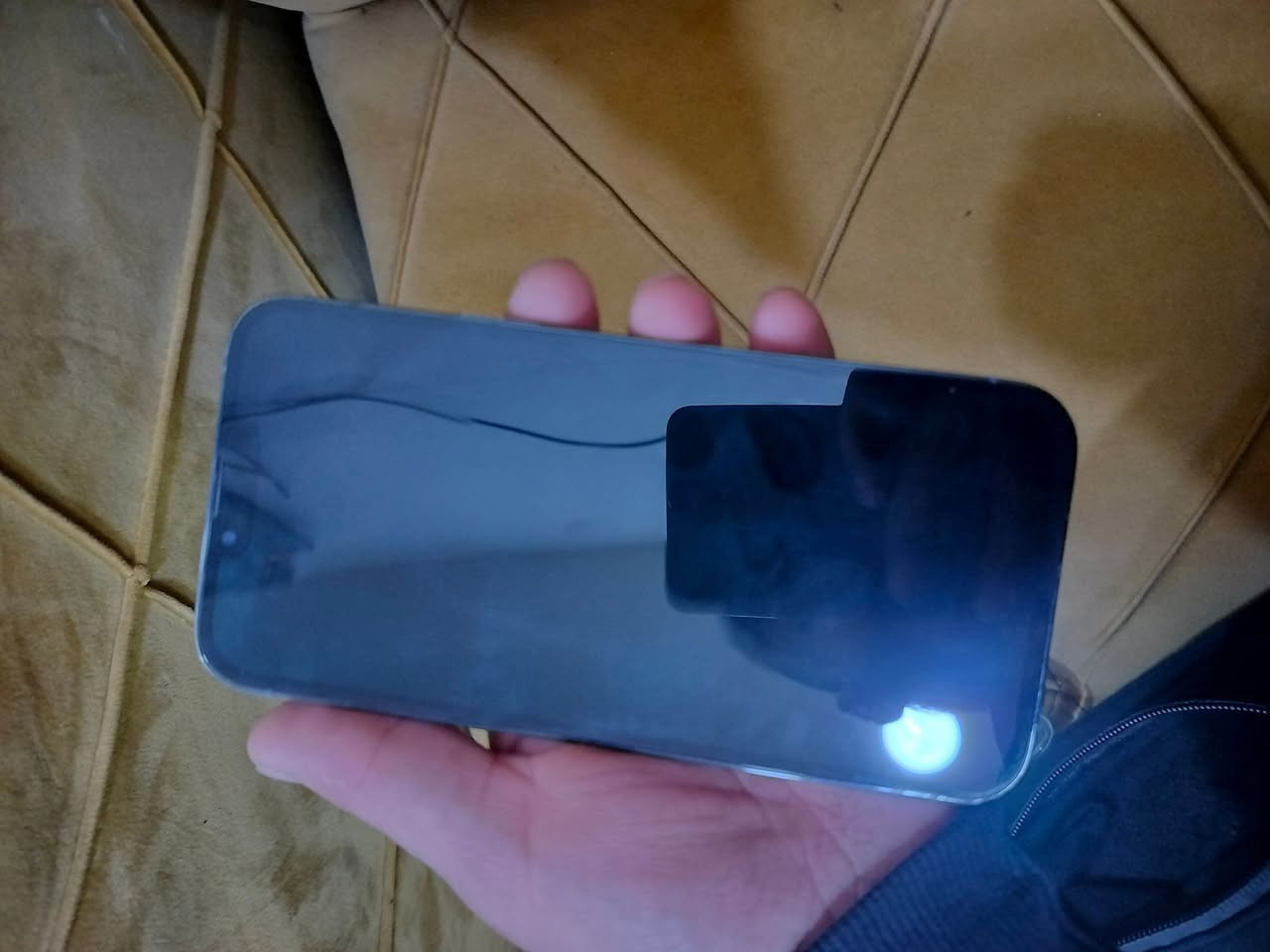 للبيع ايفون 13ابرو ماكس ذاكره 256
نظيف كلش فقط امبدل بي ايسي شحن 
شاشه ابلديه ماملعوب بيها بطاريه 86
بشرط فول السعر 550وبي مجال للطيبين 
***********
***********
