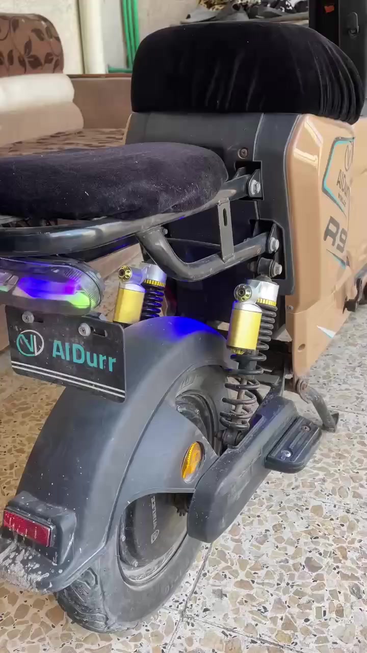 دراجه شحن R9دراجه ما متعوبه ابد وما ناقصه اي شي شغل واطلع افتر بيه باي مكان نضيفه كلش السعر 500وبيه مجال رقم الهاتف ***********
