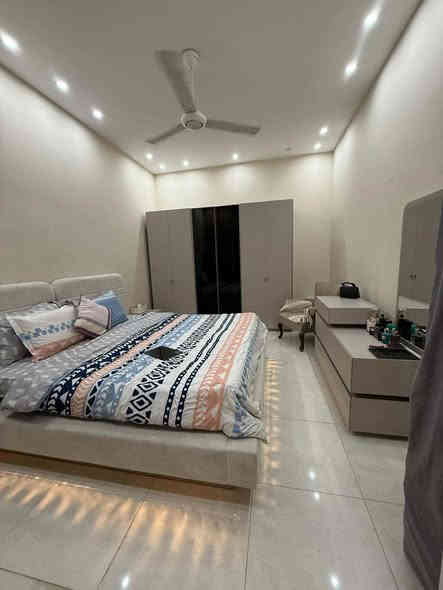 بيت للبيع ١٠٠ متر واجهه ٤ ونزال ٢٥ طابقين بناء حديث 
كراج وحديقه مدخلين صاله ومطبخ وحمام وغرفه ومنور 
طابق ثاني غرفتين وحمام وبيتونه وغرفه كبيره 
خدمات ماء كهرباء مجاري تبليط 
الموقع الغزالية مربع القضاة خلف الدفاع المدني 
للاستفسار مكتب المشجر بداية شارع المشجر مقابيل محطة
***********
***********
***********
