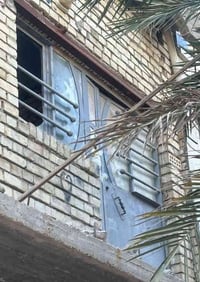 تتوفر للبيع  أبواب و شبابيك و سقيفة كي سبان للبيع وحسب الصور    العنوا...