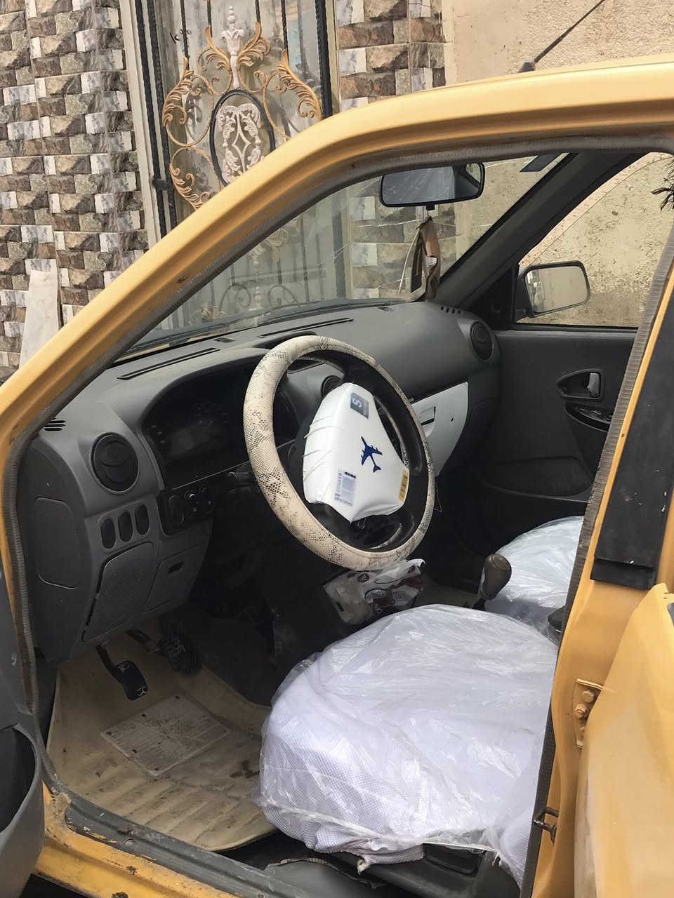 سايبه للبيع موديل 12تحويل ثاني يوم رقم نكليزي مصفره هيئه وغرامات مكينه بيها خيط بخار دواخلها حلوه سنويه لل29 تنتهي كهرباءيات كلها شغاله مسجل دشبول سعرها 25وبيها مجال مكاني واسط ***********
