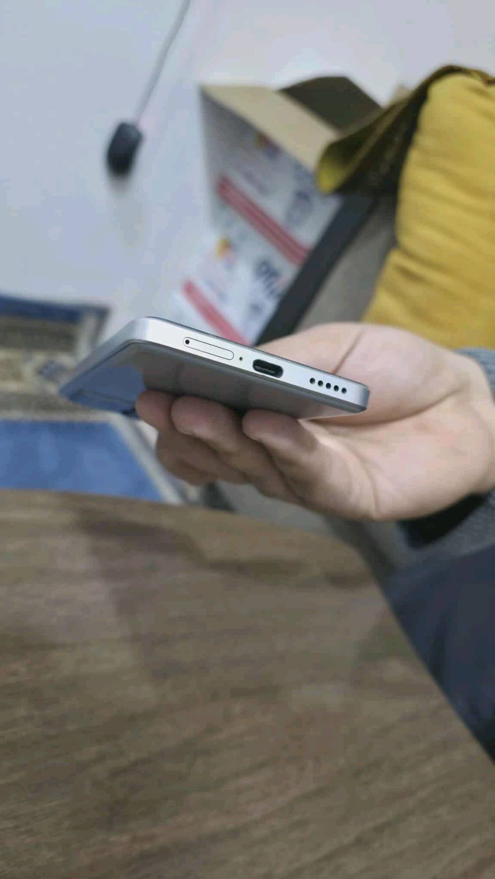 poco x6 pro
ذاكرة 512
عشوائي 24
معالج دايمن ستي 8300الترا
كامرة 64 تدعم التثبيت البصري
ملحقات كاملة 
كارتون +شاحنة 67w+كفر