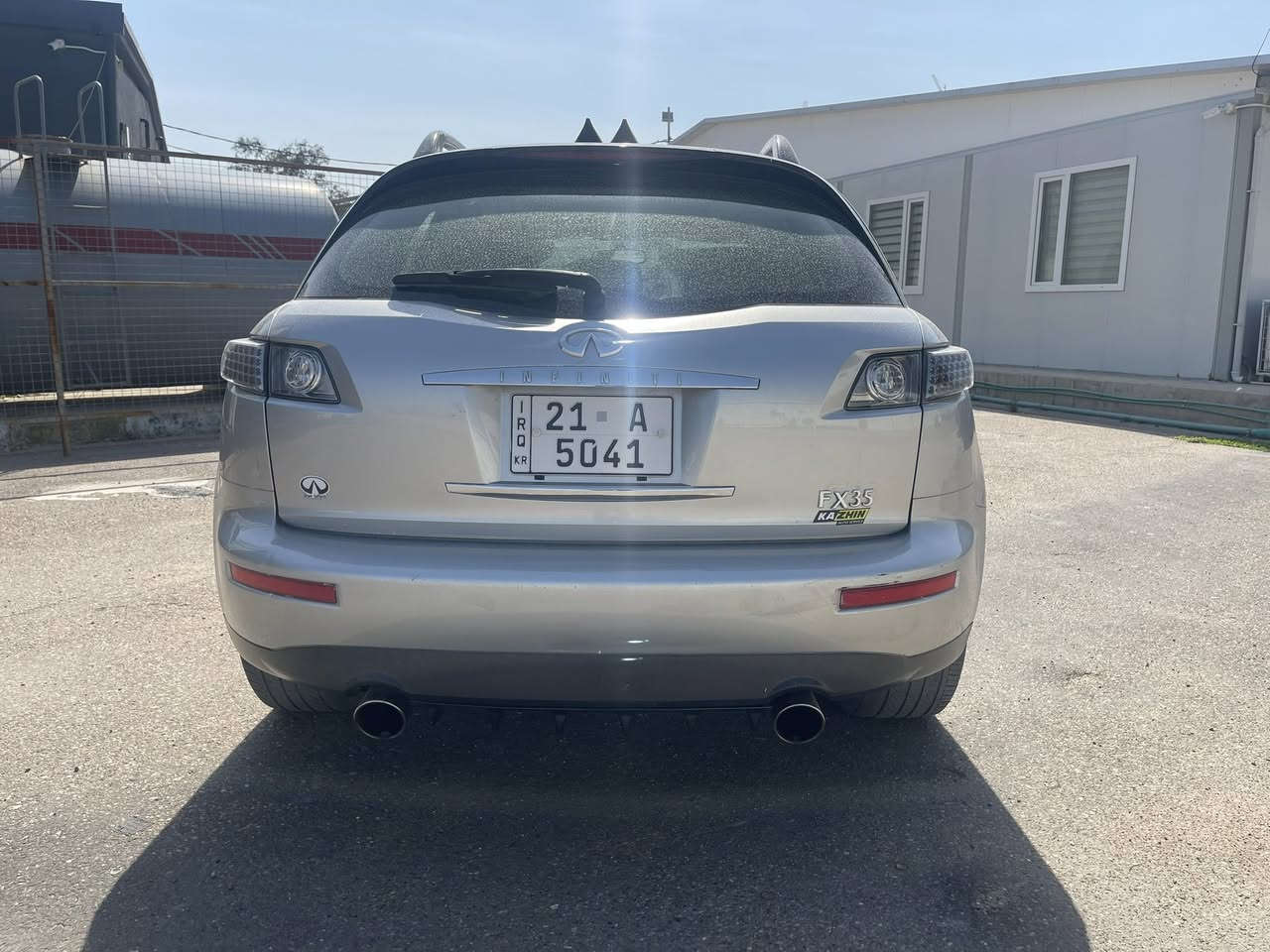 للبيع فقط
Infiniti 2006 خليجي
مواصفات معروفه
سياره كلش نظيفه  ماشيه 159 الف km
غرفه جديده 
تخم تاير 
كهربائيات كلها شغاله مابيها جطل
كير ومكينه بشرط وبحاله ممتازه
تدفئه وتبريد 
بلكات وفيت بم ودسكات كله وكاله
صدر امامي وخلفي جيد
هزه وسنويه جديده- سياره بأسمي
 بيها صبغ بونيد + حواف جاملغ اثر جرد فقط بدون فتح
وبدون حادث
 سعرها 85$ مجال بسيط
مكانها بغداد - الكرخ
***********
