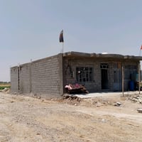 مشتمل هيكل للبيع خدمات كامله كهرباء ماء مجاري مساحه الكاع ٦٠٠ بيت ١٧٠ ...