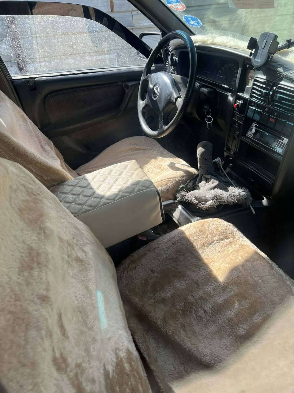 اوبل اوميكا  موديل٩١ رقم انبار تحويل مباشر سياره حلوه معمره جديد ومصبوغه جماليه تخم تاير تخم ويل كب جديد دوشمه جديده محرك ٢٠٠٠ كير عادي جام جوبي سياره مال جنيه بيه نواقص قليل بطانه سقف ولاستيك مال دبلات وصونده محركه بي خيط بخار قليل حيل بور بس تنكبس مكانه الرمادي سعره ٣٣ وبيه مجال


**إذا كنت صاحب هذا الإعلان وتريد حذفه لأي سبب، رجاءا أرسل رسالة إلى الدعم الفني**