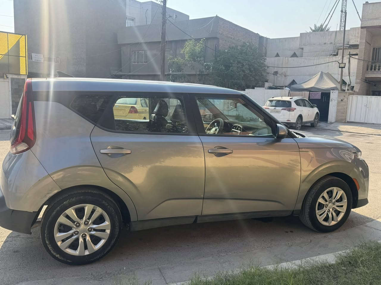 كيا صول موديل ٢٠٢٢ وارد امريكي 
السيارة نظيفة و الحادث موضح بالصور و مبدل بنيد و دعامية جديدة و الصدر جديد و دسكات جديدة و محرك 2000 دوش

رقم بغداد
الفئة standard
سويج 
ماشيه  34,000 كيلو
لون رصاصي
تحكم ستيرن
Carplay
السعر ١٣٥ ورقة 
 للتواصل ***********
