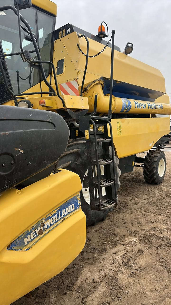 حاصده نيوهولند موديل 2012 سنويه ورقم اربيل حجم 5040 قايش ***********
