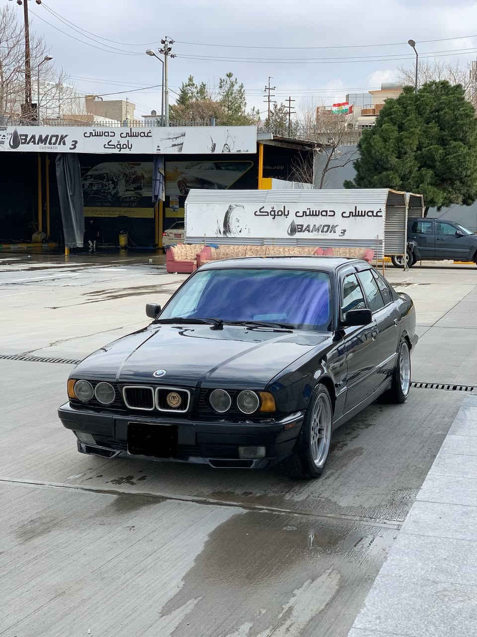 BMW 1994 iA
٥٢٥ بیلاد ئۆتۆماتیک 
دبڵ ئێرباگ
دەبڵ چەکمەجە
کوشن سیاحی 
کوشن جلد 
کوشن گەرم 
دوگمەی S و بەفرەکەی ئۆڤەری ژێر قاچ ئیشەکات 
تەبرید ساردو گەرم
فۆرمیکا  
گێڕو مەکینەی بە شەرت تەقەو ڕەقەی بە شەرت 
ڕەقەم سلێمانی 
ناو نیشان سلێمانی 
***********

