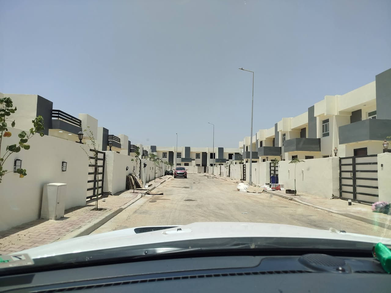 مجمع اشور السكني 2
بيت ٢٠٠ متر للبيع كامل وجاهز للسكن 
شارع 80
للاستفسار واتساب ***********
