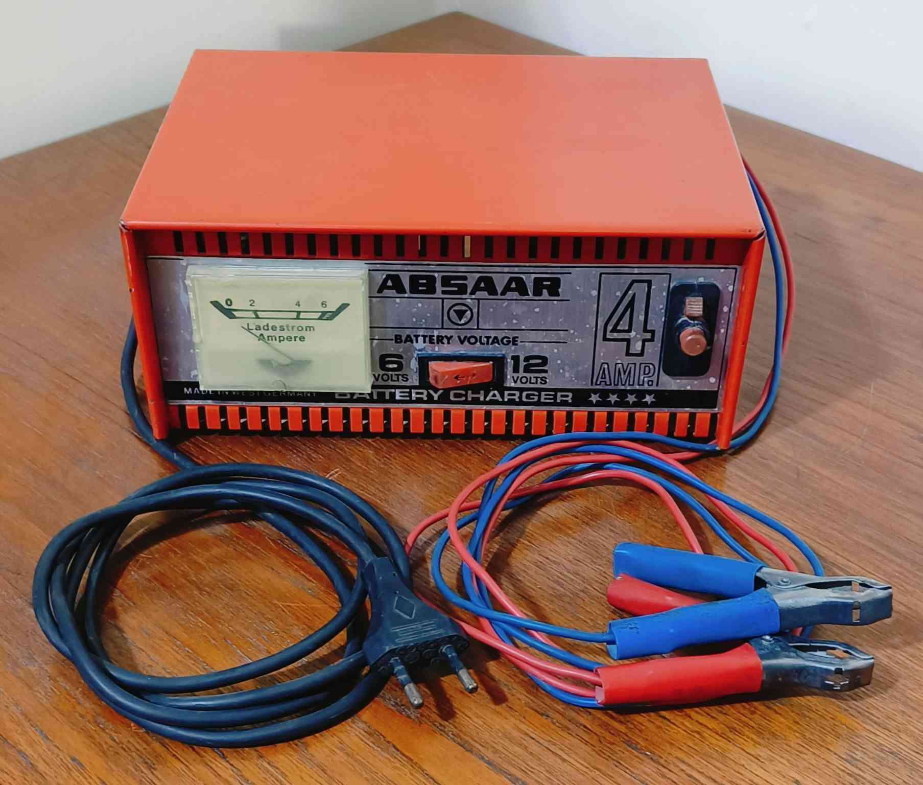 شاحنة بطاريات صناعة المانيا الغربية انتاج السبعينات شحن 6و12 فولت شحن سريع بقوة 4 امبير وقدرة من 24 الى 48 وات
مكاني بغداد ساحة عدن يوجد توصيل لجميع المحافظات


**إذا كنت صاحب هذا الإعلان وتريد حذفه لأي سبب، رجاءا أرسل رسالة إلى الدعم الفني**