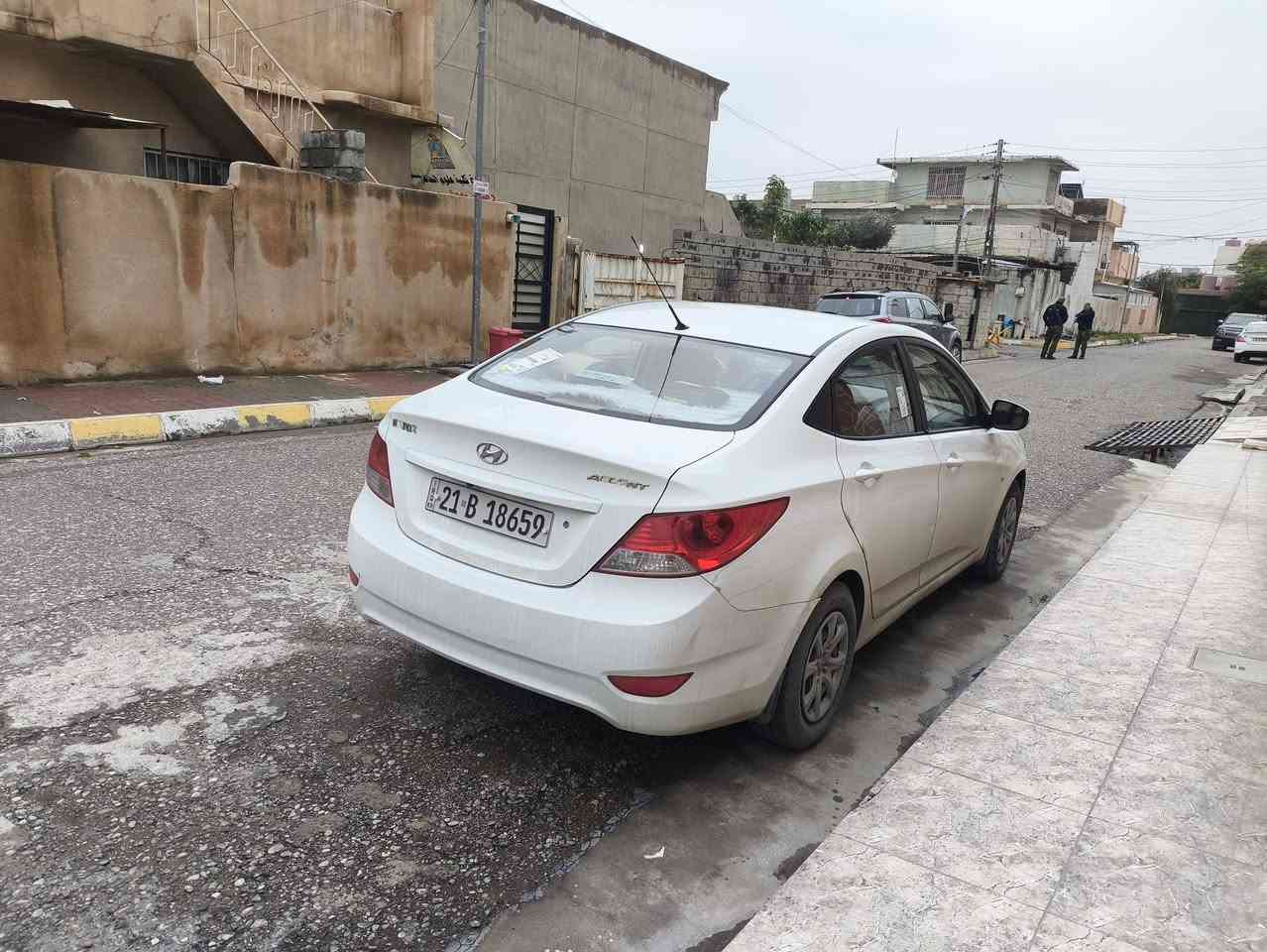 هونداي اكسنت 2011  محرك 16 حجم الكبير بدون ضرر بدون صبغ مابيها نقص برغي سياره جديده مال بيت بجم وخلف كبس سياره كلين شرط تحويل مكاني كركوك ***********//// ***********  السعر 115$ وبيها مجال
