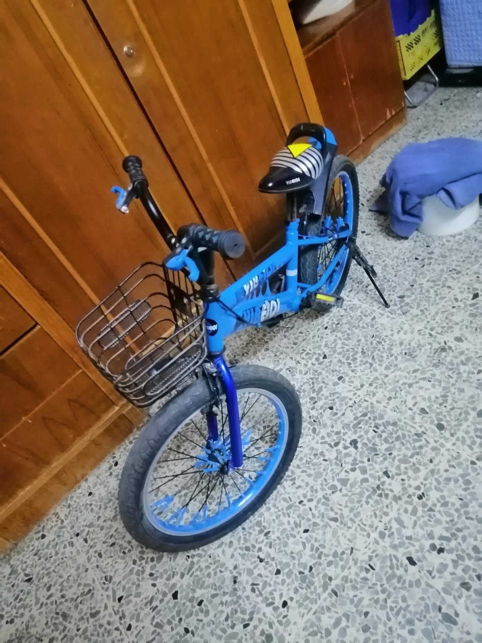 للبيع بايسكل نظيف حيل ما نقصو غير الجملق الممي ويحتجلو قمجه مل اصطاب الكدام السعر ٦٥ وبي مجال بسيط مكان موصل حي التحرير قرب متوسطه المهدي للبنين للاتصال على الرقم ***********
