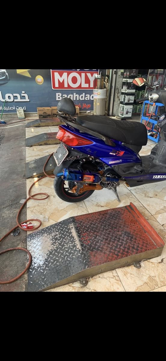 سلام عليكم سكنس فحل للبيع فول تزويد للاخير مابيها قطعه بلاديه وكل قطعها اصليه ومميزه الدراجه حته براغيها كلها مزوده مابيها برغي بلادي مكينه SMRT الدراجه مفوله للاخير وبيها قطع كاربون فايبر وراديتر دهن وكلها رياضيه مابيها شي بلادي الدراجه ابسط تفاصيلها مزوده والدراجه بيها شوته كاربون فايبر مامصورها الشراي يتصل 
***********
