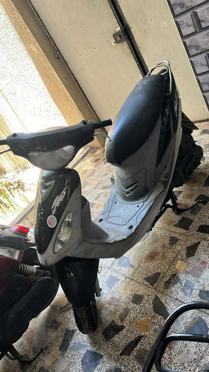 دراجه ماكس قجمه للبيع سعر 750وبيها مجال لشراي دراجه كامله مكمله سلف هندر كلها بلاديه ما عده السلف تجاري ول كاور مفتوح لين طافر من عنده الضفر مالت الولف وتساب *********** بصره مشراق
