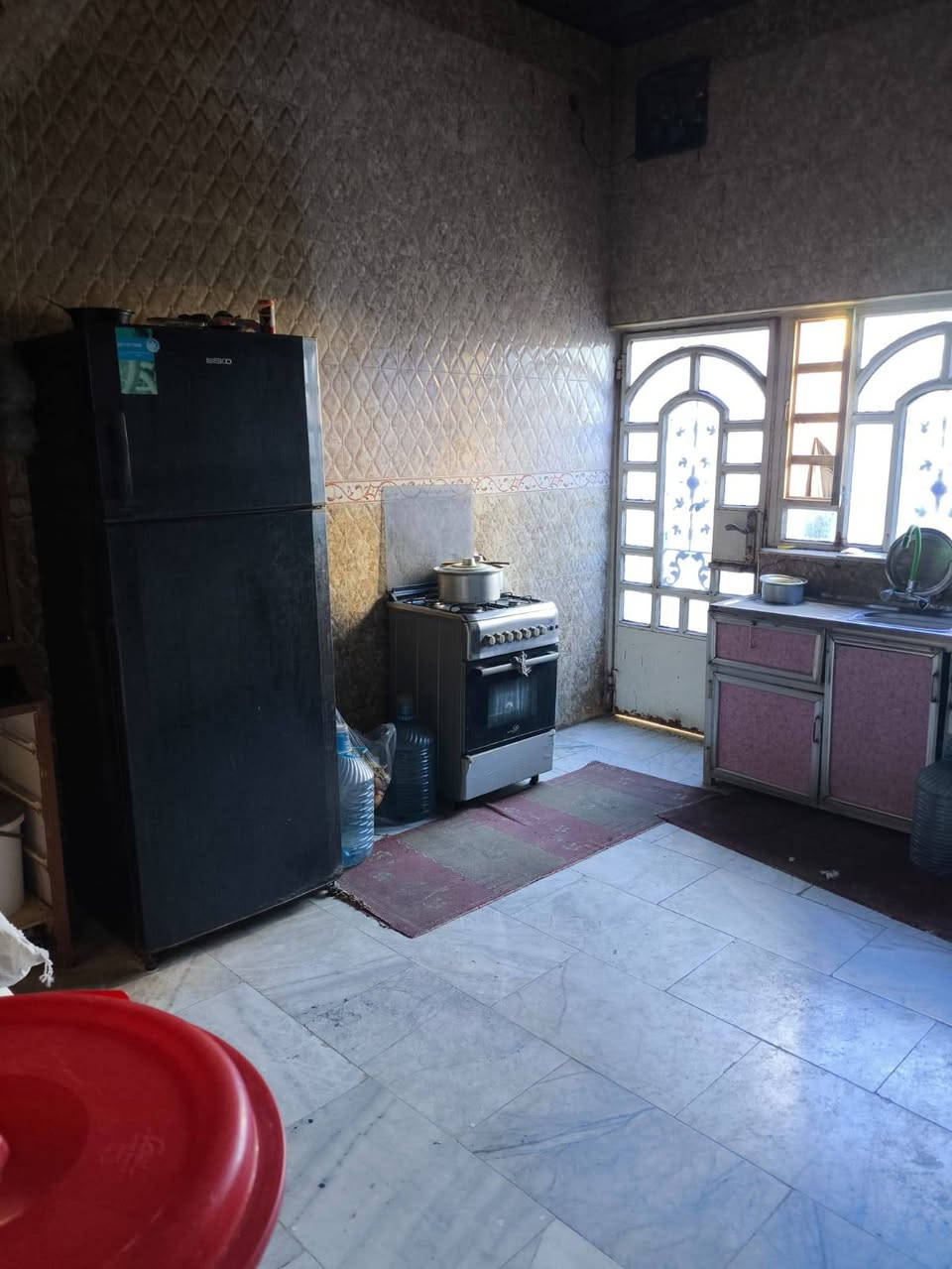 بيت للبيع في حي المهندسين قرب فلكه البريد موقع مميز المربع الذهبي قريب جدا ع الشارع العام
مساحه البيت 200متر
بيت طابقين 
الارضي بيت كامل مساحه البناء200
الطابق الثاني شقتين مفصولتين
الشقه الاولى درج خارجي كامله درجه اولى 
الشقه الثانيه مسكوفه قيد الانشاء 
ماده البناء بلوك تاجر يان 
معروض حاليا 345 قابل للتفاوض
للتواصل
رقم المكتب 

*********** 
***********
عنوان المكتب / البصرة حي المهندسين شارع العكيلي.   🏠
