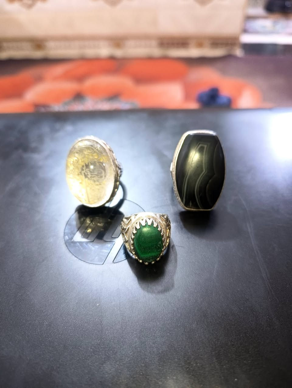 محابس للبيع اصالي ذمة واحد جزع افريقي اسود مصور والثاني درالنجف اصلي بالذمة منقوش علية والثالث محبس حجر ملكلات للبيع كلمن وسعرة الشراي اتصال على رقم الهاتف ***********
