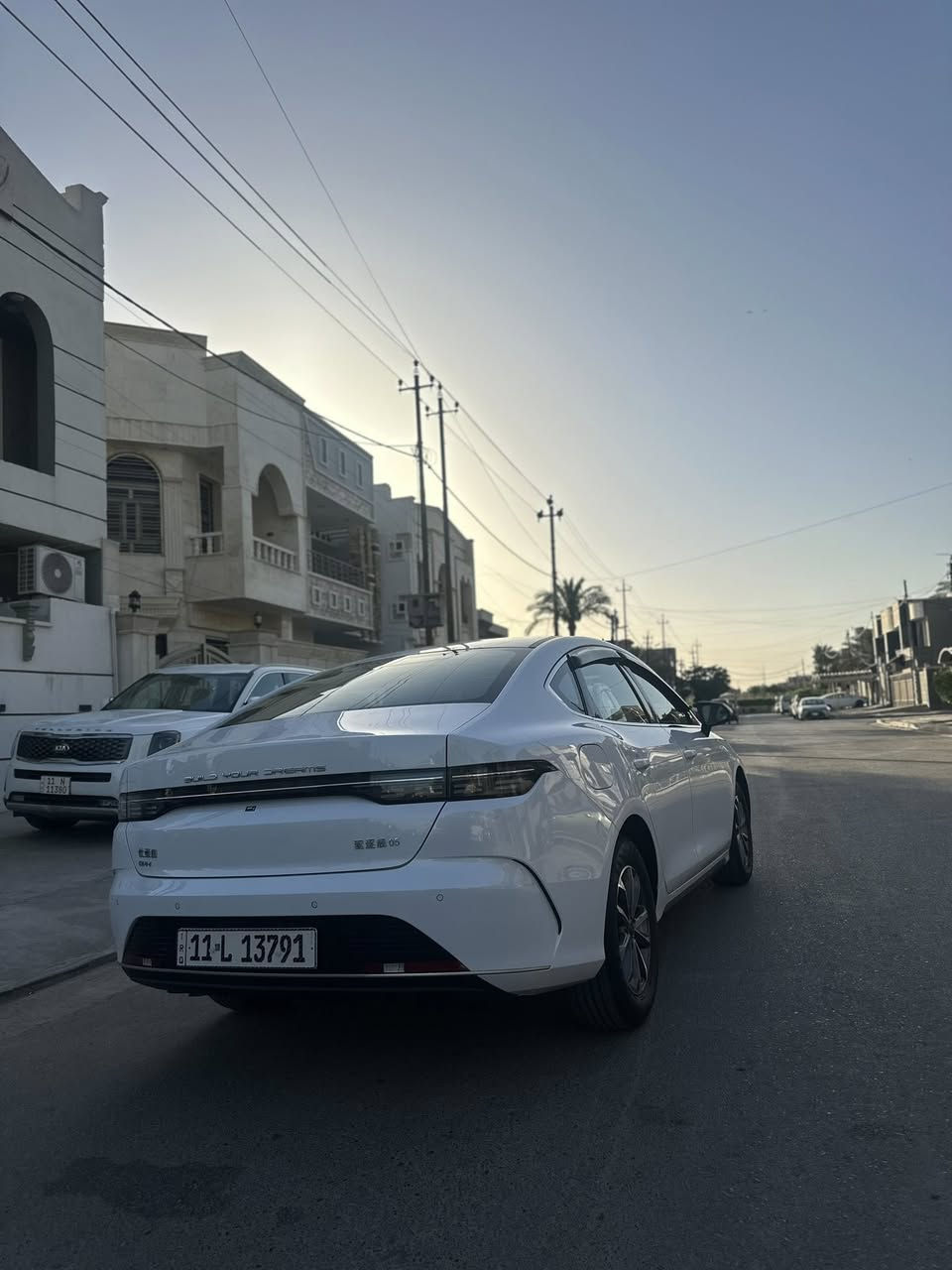 السلام عليكم 
BYD دستروير
2025
ماشيه 6 تلاف
HEV 3000
بصمه 
جلد 
داخل ابيض
كير ماوس
شاشه قلاب
بكلايت لد
لد نهاري
اشاره لكزز
تشغيل عن بعد
وبعد بيها موصفات هواي
 بيها رصعه بسيطه وسحبتهاBDR ⚠️
رقم بغداد وبسمي 
السعر 19.400 وبيها مجال كلش بسيط
***********
