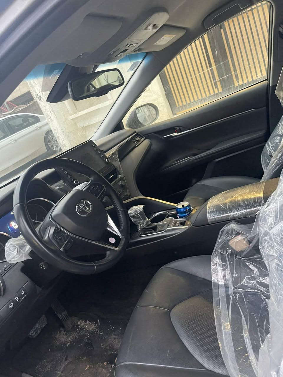 Toyota camry hyrbid SE
‎كامري 2023
السياره وارد اوربا 

‎مواصفاتSE فول عدا الفتحه 

‎محرك 2500 هايبرد 
‎بصمة 
‎كشن كهرباء و هيتر
‎شاشه كبيره 
‎كامره دواره 
‎ثلاث انظمة قياده 
‎قياده ذاتيه 
‎تحكمات ستيرن 
بصمتين بيها 
ماشيه 77 الف كيلو 
***********
***********
***********
السعر 165 وبيها مجال بسيط 

📍العنوان بغداد حي الجهاد بغداد, العراق
