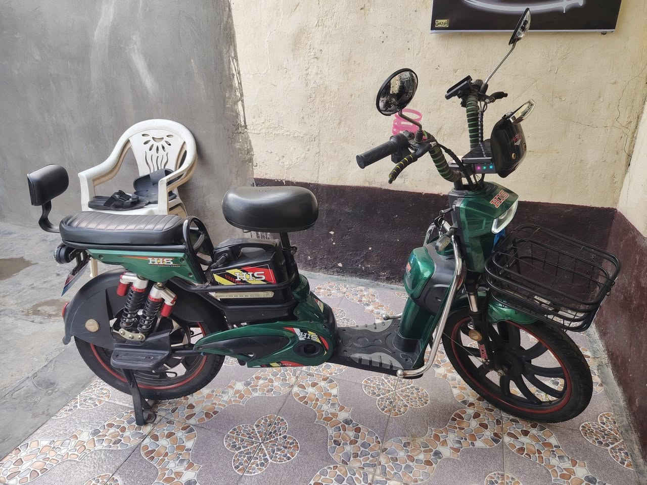 السلام عليكم دراجة شحن مديل 25  حجم 20 بطاريات جديدة استعمال
نضام بلوتوث
بصمة كرت
مفاتيح 2 
جوبلس
 قليل مكاني بغداد سعرة 400وبي مجال قليل  . لا يوجد خاص.
هاتف: ***********
