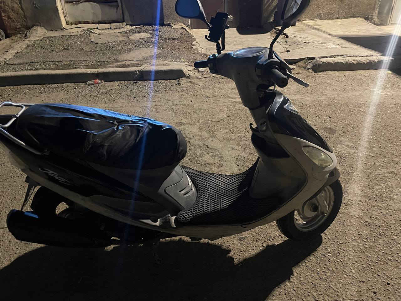 السلام عليكم ماكس منغولي
الدراجه جديدة مكينه نضيفه كهربائيات سلف هندر دبلات كله شغال زوج تايرات جديد السعر 625 وبيه مجال  مدينه الصدر الحبيبية ***********
