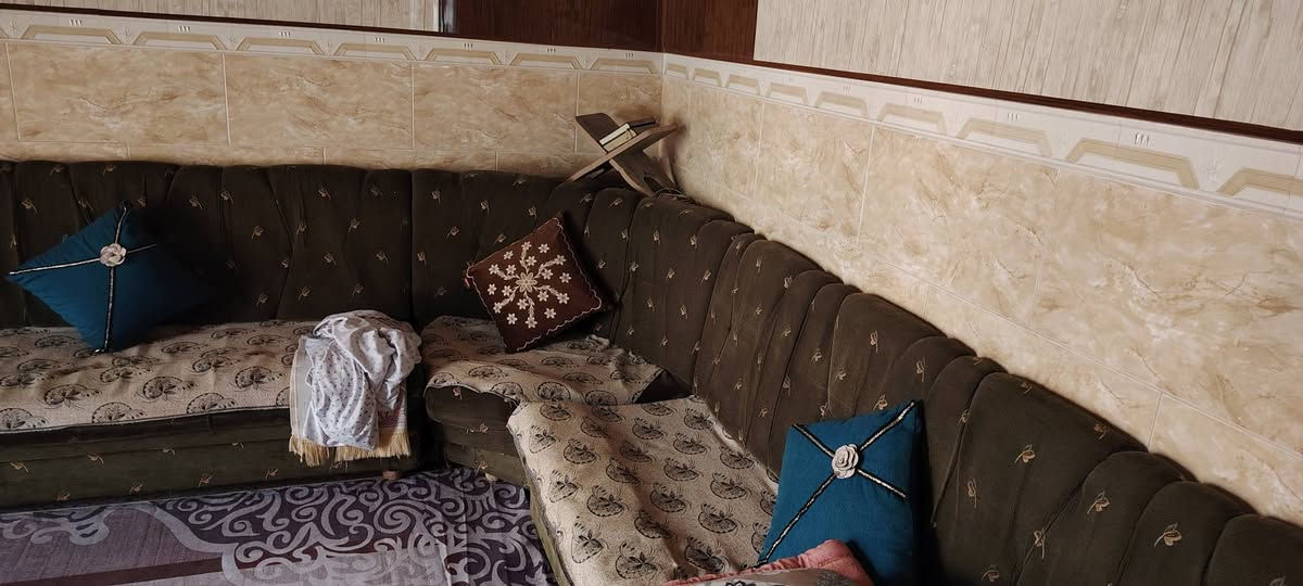 ديوان للبيع ٩ متر ١٢٥ الف *********** وبي مجال
