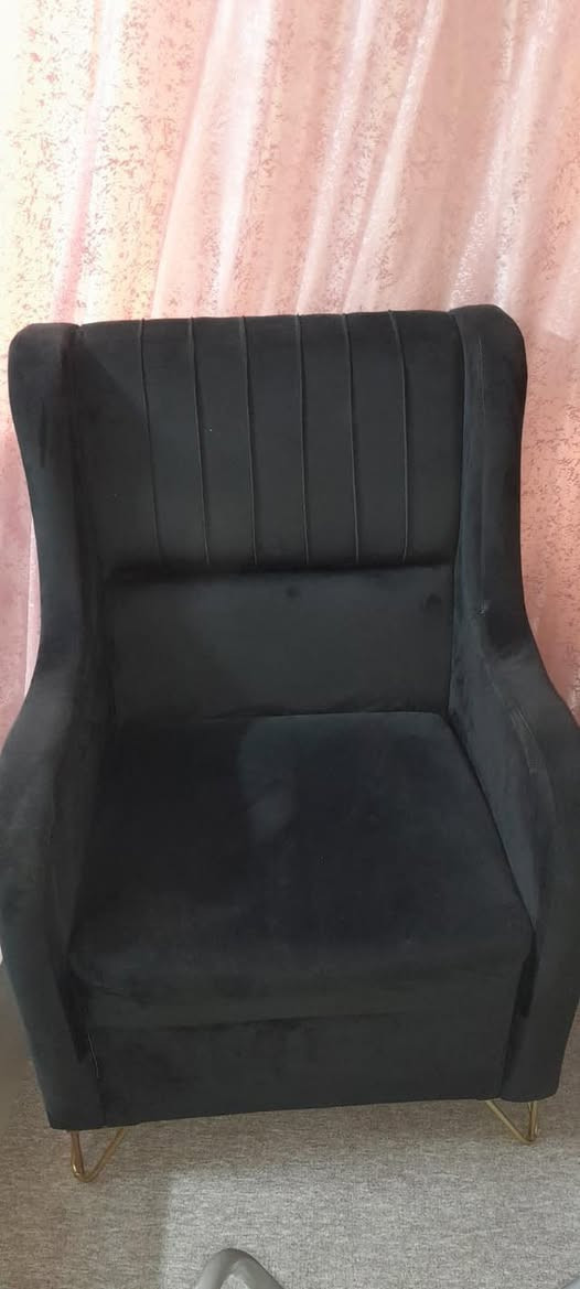 تخم/ ثلاثيه عدد٢-مفرد عدد ٢
جهاز جري دبل ماطور اخو الجديد  شاشه تحكم
مزود بسماعه بلوتوث 
التواصل وتساب فقط 
***********
